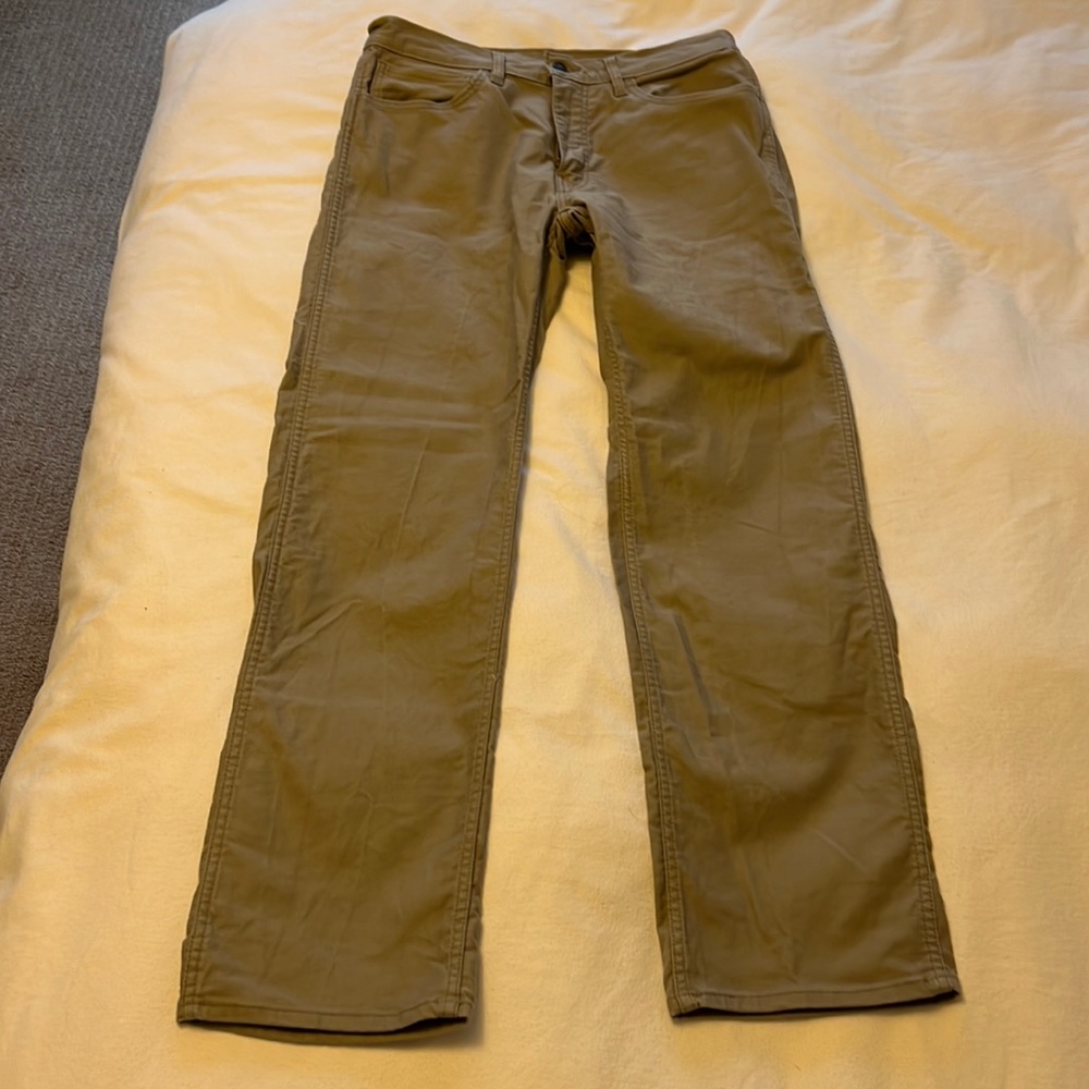 Levi’s straight fit jeans